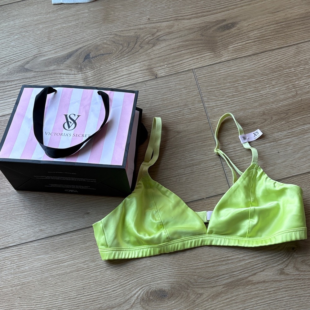 NWT Victoria’s Secret tease bra